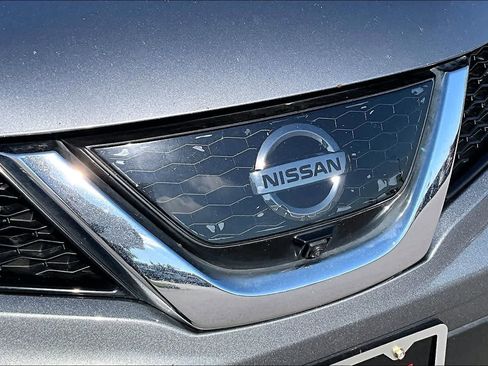 Used 2017 Nissan Rogue Sport SL w/ SL Premium Package FWD image 30