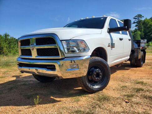 Used 2018 RAM 3500 Tradesman w/ Chrome Appearance Group image 2