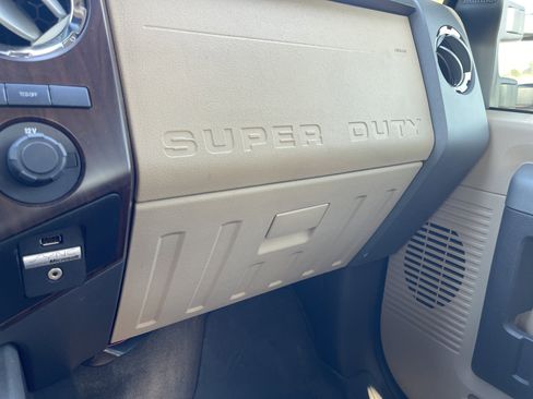 Used 2012 Ford F350 Lariat w/ Lariat Interior Pkg image 28