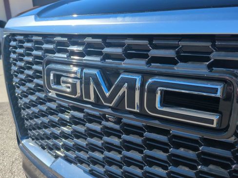 Used 2023 GMC Yukon XL Denali image 13