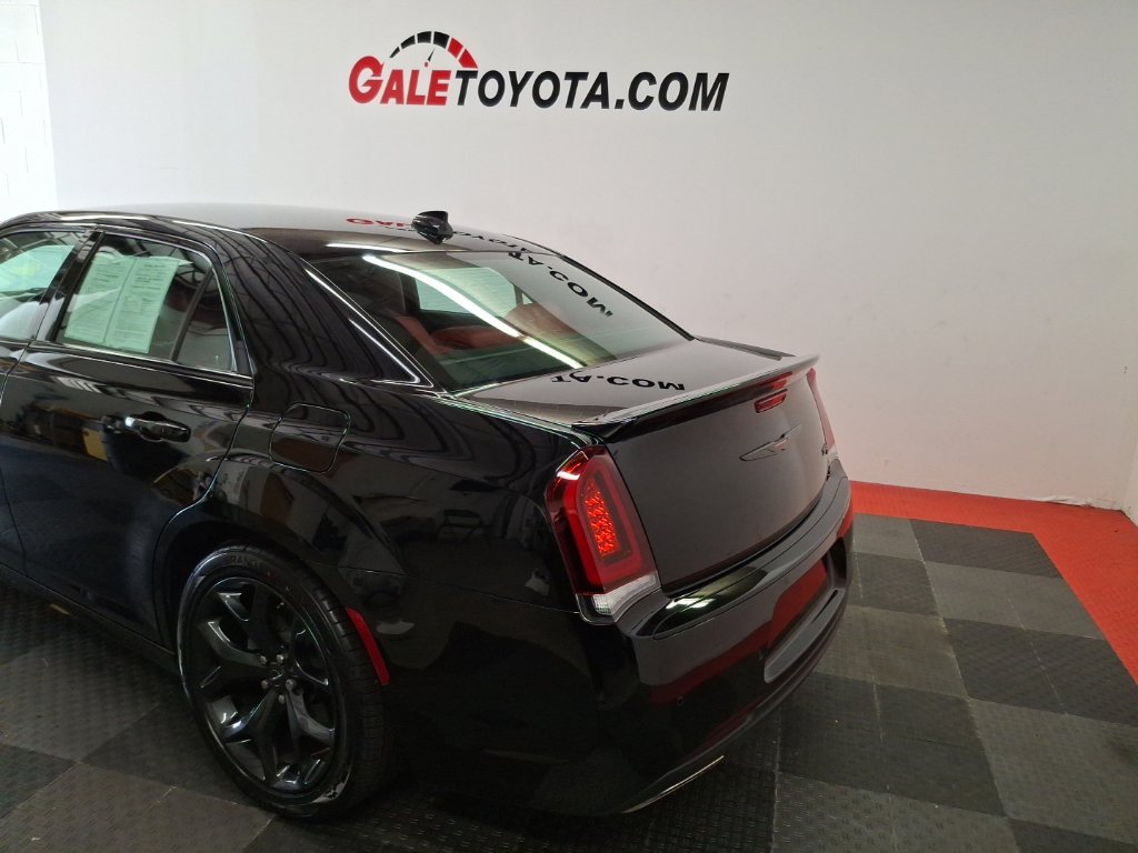 Used 2021 Chrysler 300 S w/ S Model Appearance Package RWD image 7