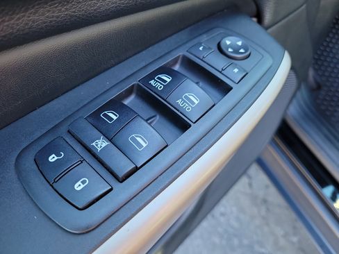 Used 2018 Jeep Cherokee Limited image 18