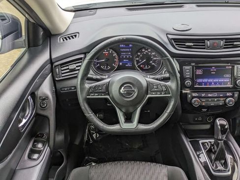 Used 2018 Nissan Rogue SV w/ Premium Package FWD image 16