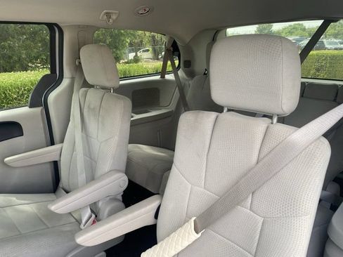 Used 2013 Dodge Grand Caravan SXT w/ UConnect Hands-Free Group FWD image 11