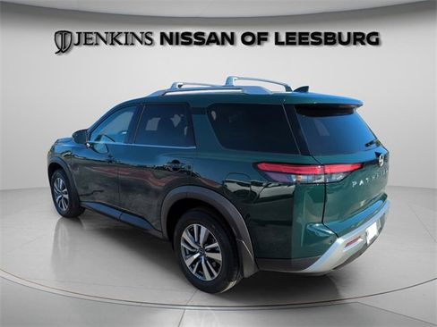 Certified 2024 Nissan Pathfinder SL image 3