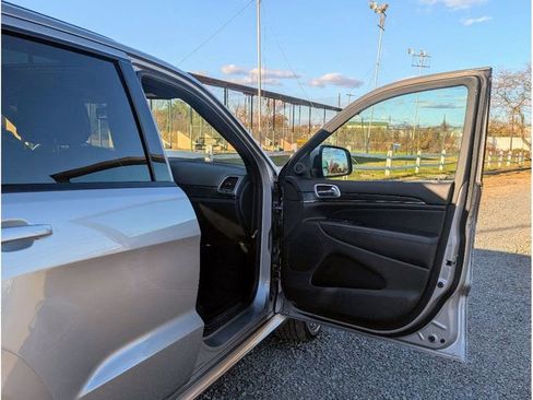 Used 2018 Jeep Grand Cherokee High Altitude image 11