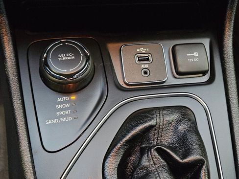 Used 2019 Jeep Cherokee High Altitude image 28