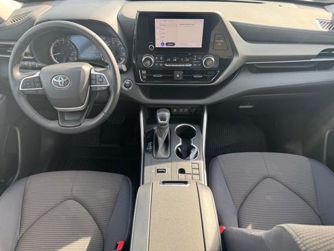 Used 2023 Toyota Highlander LE FWD image 12