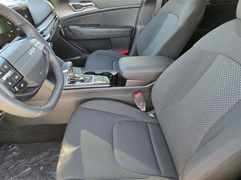 New 2026 Kia Sportage LX image 9