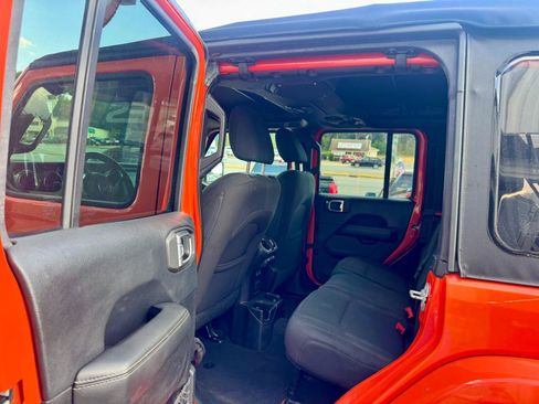 Used 2018 Jeep Wrangler Unlimited Sahara AWD/4WD image 15