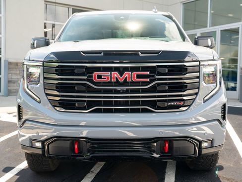 Used 2025 GMC Sierra 1500 AT4 w/ AT4 Premium Package AWD/4WD image 4