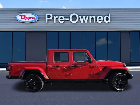 Used 2024 Jeep Gladiator Sport image 8