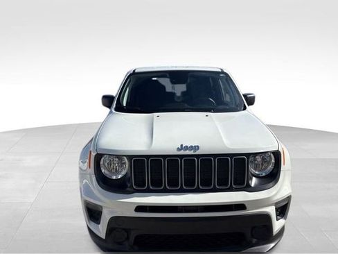 Used 2023 Jeep Renegade Latitude image 2