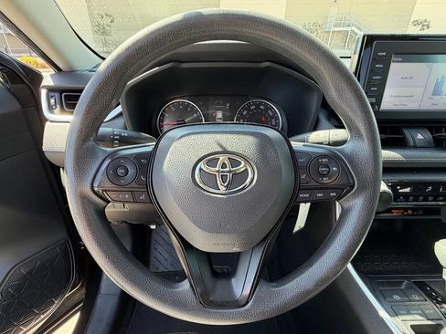 Used 2019 Toyota RAV4 LE FWD image 12
