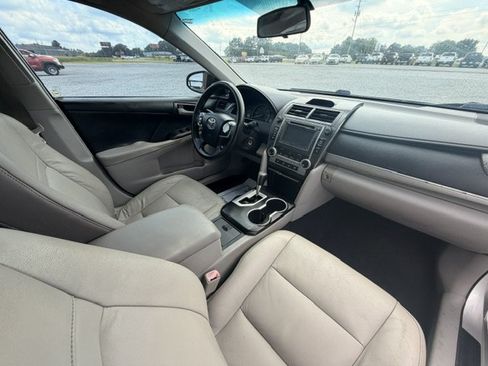 Used 2014 Toyota Camry LE FWD image 7