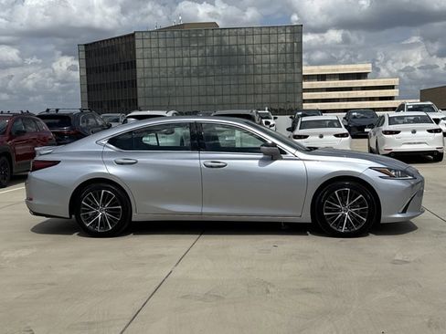 Certified 2025 Lexus ES 350 w/ Premium Package image 4