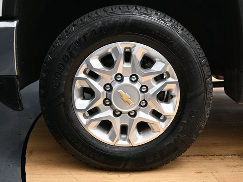 Used 2022 Chevrolet Silverado 2500 LT w/ Convenience Package AWD/4WD image 11