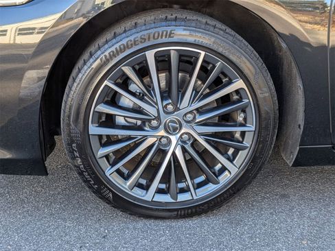 Used 2022 Lexus ES 350 w/ Premium Package image 10