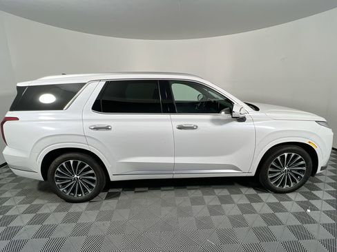 Used 2025 Hyundai Palisade Calligraphy FWD image 2