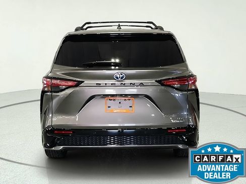 Used 2022 Toyota Sienna XSE FWD image 6