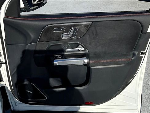 Used 2025 Mercedes-Benz GLB 35 AMG 4MATIC image 23