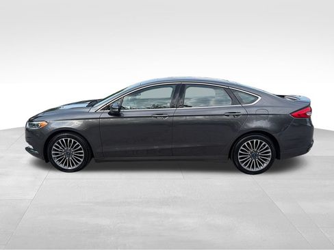 Used 2017 Ford Fusion SE w/ Fusion SE Technology Package FWD image 3