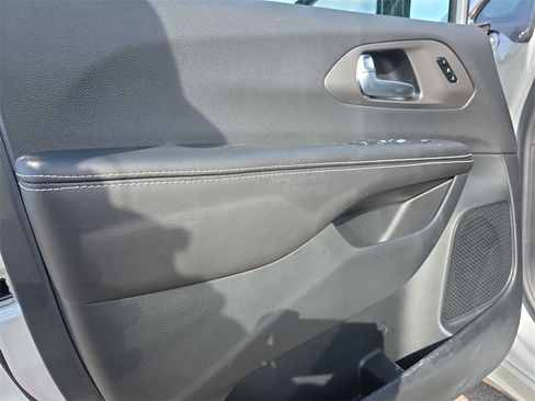 New 2026 Chrysler Pacifica Select image 28