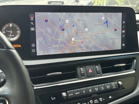Used 2022 Lexus ES 300h w/ Accessory Package 2 FWD image 24