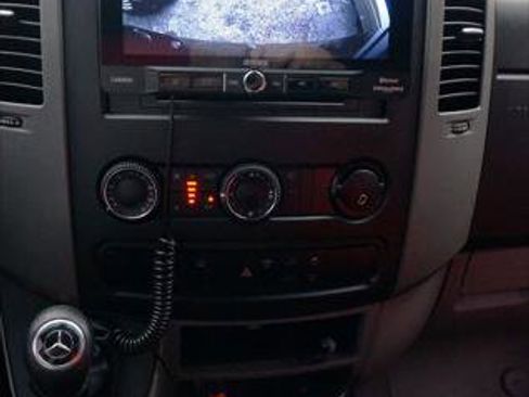 Used 2015 Mercedes-Benz Sprinter 2500 image 33