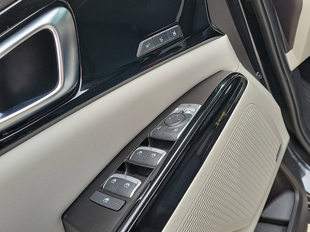 Used 2022 Kia Carnival SX Prestige FWD image 32
