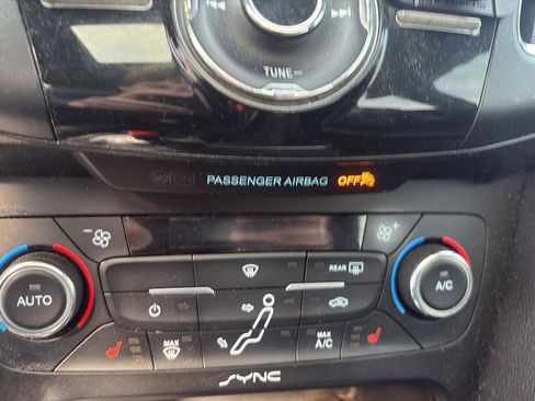 Used 2016 Ford Focus ST w/ Equipment Group 402A image 18