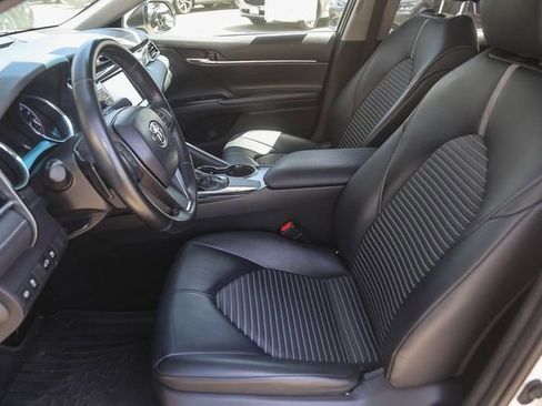 Used 2018 Toyota Camry SE w/ Moonroof Package FWD image 19