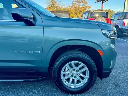 Used 2024 Chevrolet Suburban LT image 4