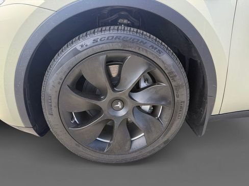 Used 2024 Tesla Model Y Long Range AWD/4WD image 15