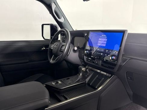 Used 2024 Lexus GX 550 w/ Cold Area Package AWD/4WD image 18