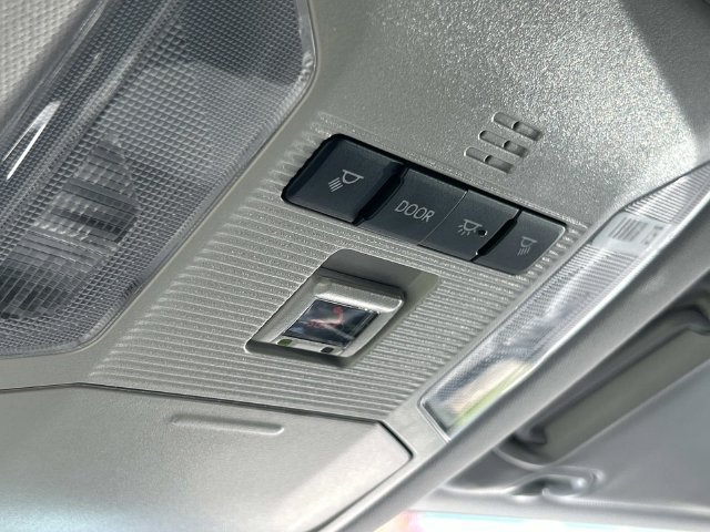 Used 2025 Toyota RAV4 XLE FWD image 32