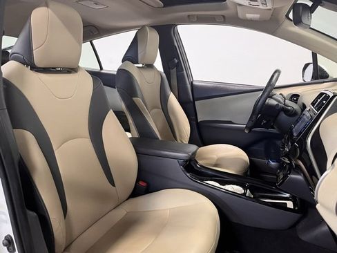 Used 2016 Toyota Prius Four image 10