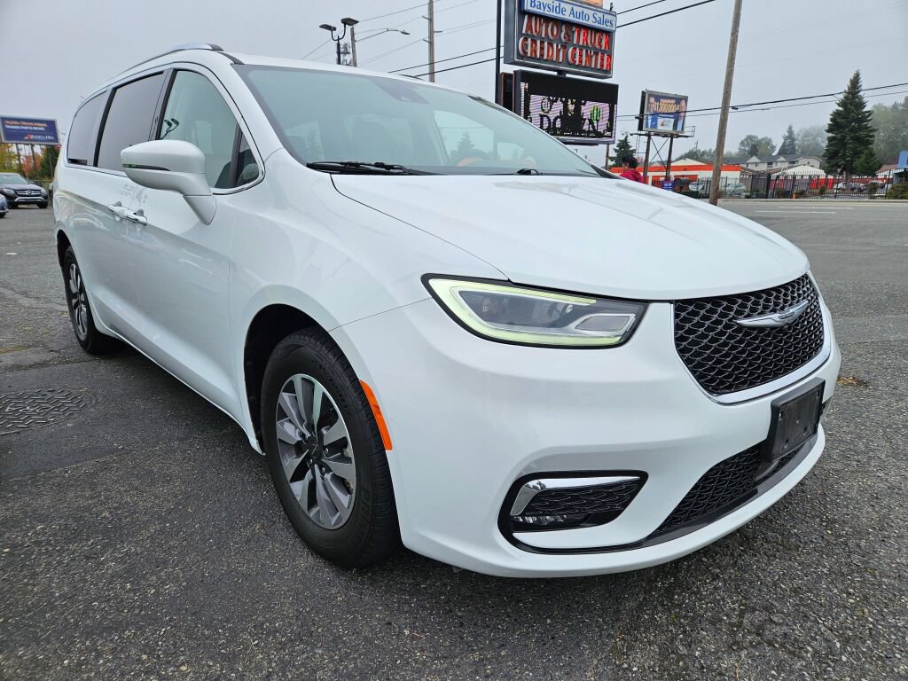 Used 2021 Chrysler Pacifica Touring-L FWD image 6