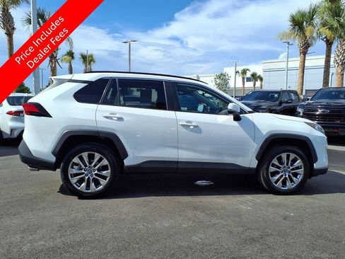 Used 2020 Toyota RAV4 XLE Premium FWD image 8