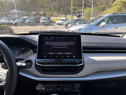 Used 2025 Jeep Compass Limited AWD/4WD image 17