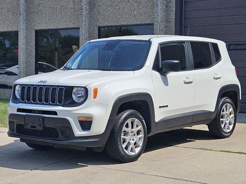 Used 2023 Jeep Renegade Latitude AWD/4WD image 3
