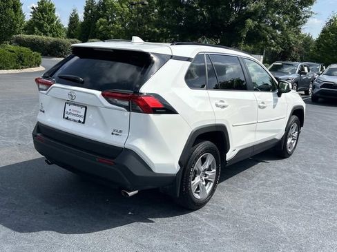 Used 2025 Toyota RAV4 XLE AWD/4WD image 4