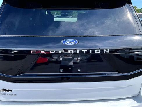 Used 2025 Ford Expedition Active AWD/4WD image 26