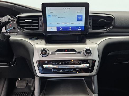 Used 2021 Ford Explorer XLT image 25