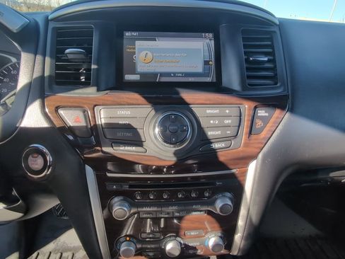 Used 2014 Nissan Pathfinder SL w/ SL Premium Package image 25