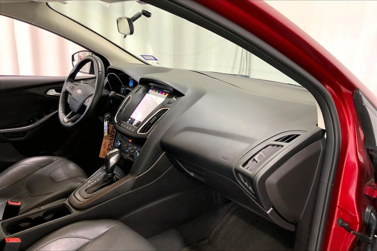Used 2015 Ford Focus SE w/ Equipment Group 201A FWD image 28
