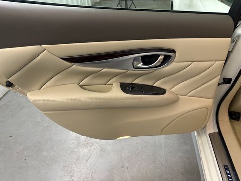 Used 2015 INFINITI Q70 L 3.7 image 29