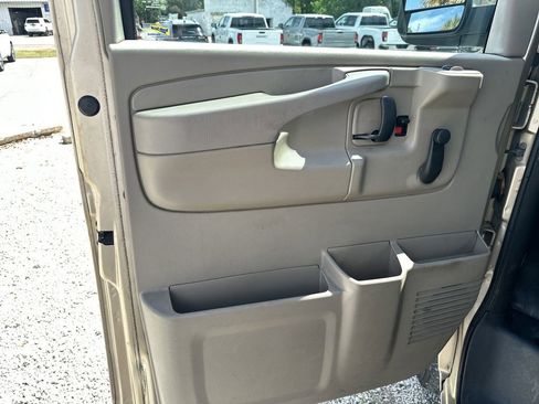 Used 2010 GMC Savana 3500 Extended w/ Chrome Appearance Package image 11