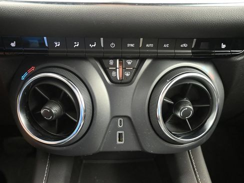 Used 2025 Chevrolet Blazer LT FWD image 14