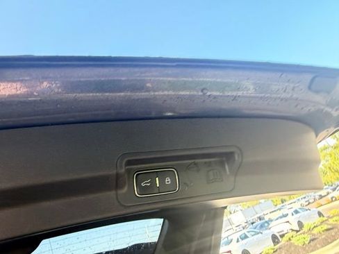 Used 2020 Ford Explorer XLT w/ Equipment Group 202A RWD image 4
